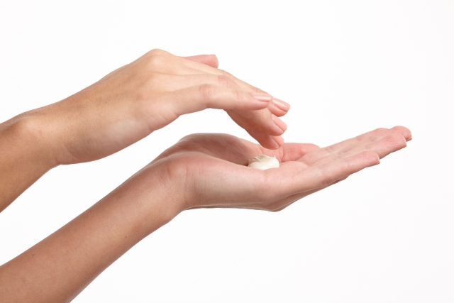 食器用洗剤による手荒れを防ぐハンドクリームの塗り方